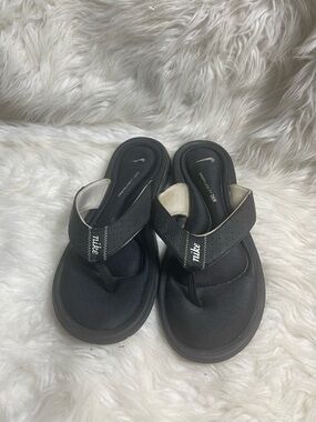 Nike comfort footbed Black Thong Sandals with Subtle white Accent SZ11